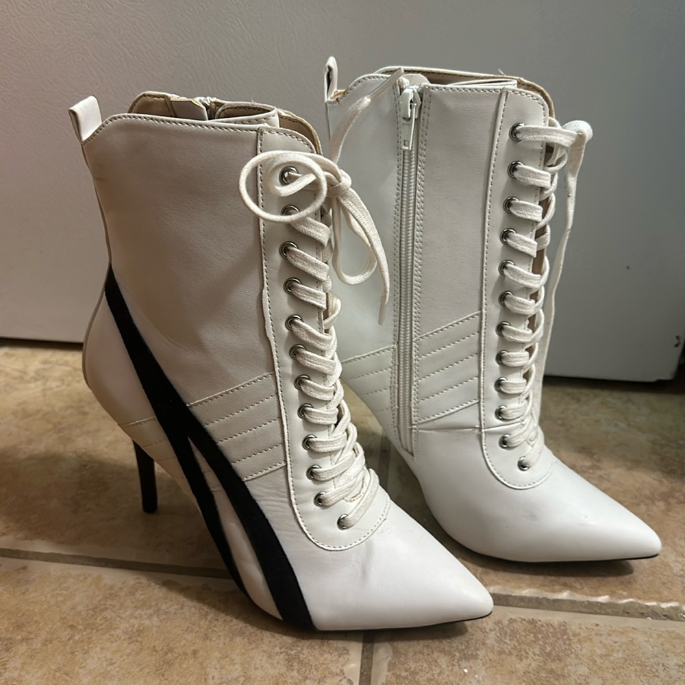 Wild Diva size 7 very cute and comfortable heeled boots